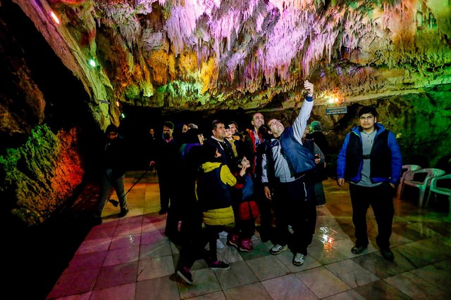 ضبط «شب فیروزهای» در غارعلیصدر با هدف معرفی ظرفیت گردشگری همدان ضبط «شب فیروزهای» در غارعلیصدر با هدف معرفی ظرفیت گردشگری همدان