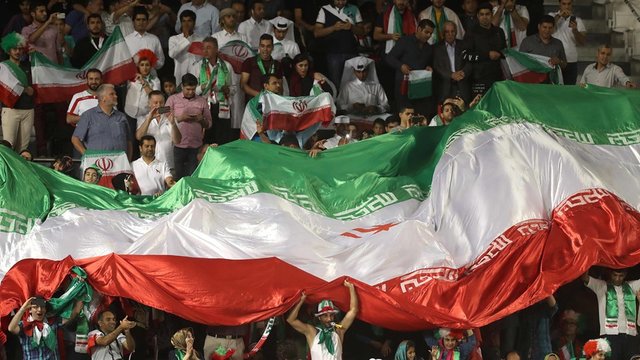 شادی خاص کی‌روش در ورزشگاه بعد از پیروزی ایران