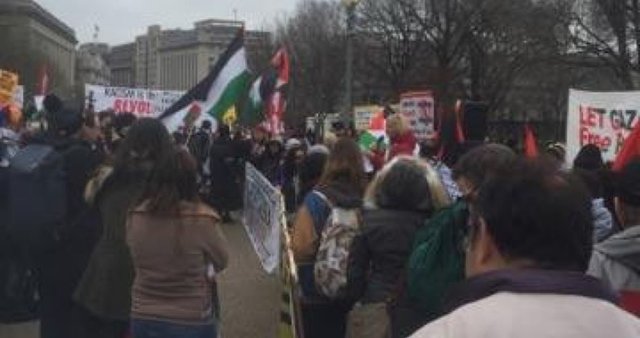 عکس آرشیوی است تظاهرات در شهرهای آمریکا در محکومیت جنایتهای رژیم صهیونیستی علیه فلسطینیان