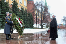 نثار گل رییس جمهور به یادمان سرباز گمنام در مسکو