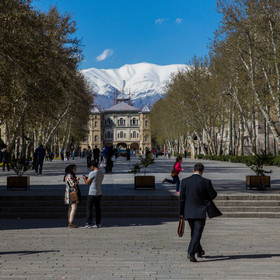 نهم فروردین، تهران، خیابان امام خمینی