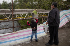 سیزده فروردین ، روز آشتی با طبیعت - رشت - متاسفانه عده ای از هموطنان در روز آشتی با طبیعت طبق عادتی ناپسند سبزه و ماهی سفره های هفت سینشان را در طبیعت و اطراف رودخانه ها رها می کنند که این مسئله باعث آلودگی و زشتی محیط زیست می شود