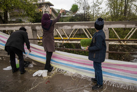 سیزده فروردین ، روز آشتی با طبیعت - رشت - متاسفانه عده ای از هموطنان در روز آشتی با طبیعت طبق عادتی ناپسند سبزه و ماهی سفره های هفت سینشان را در طبیعت و اطراف رودخانه ها رها می کنند که این مسئله باعث آلودگی و زشتی محیط زیست می شود