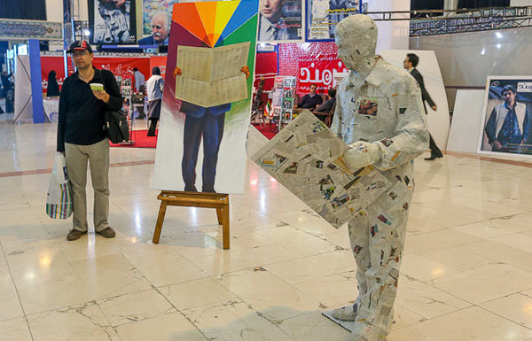 روزنامه کاغذی از بین نمیرود! روزنامه کاغذی از بین نمیرود!