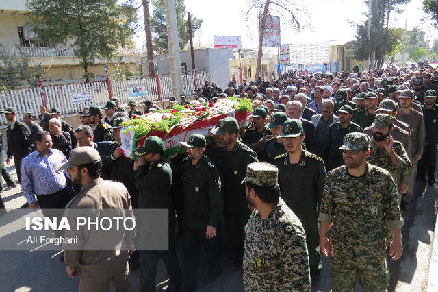 تشییع پیکر جانباز شیمیایی دوران دفاع مقدس در ساوه 