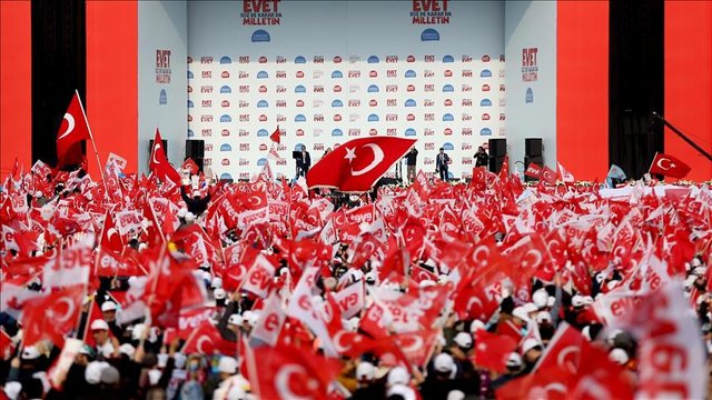 گردهمایی بزرگ حامیان اردوغان پیش از رفراندوم ۱۶ آوریل