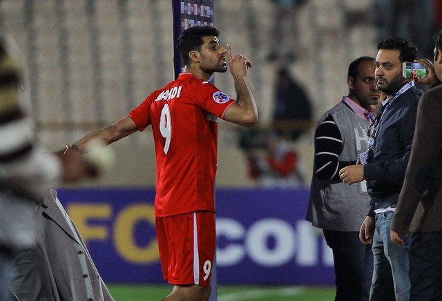 حمله هواداران عصبانی پرسپولیس به صفحه اینستاگرام طارمی حمله هواداران عصبانی پرسپولیس به صفحه اینستاگرام طارمی