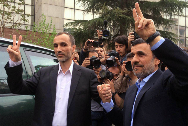 ویدئو / ثبت نام حمید بقایی و محمود احمدی نژاد در انتخابات 