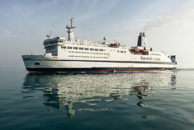 پهلوگیری نخستین کشتی اقیانوس‌پیمای «کروز» در قشم  
