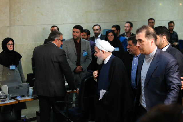وزارت کشور خبر التهاب در ستاد انتخابات در هنگام حضور روحانی را تکذیب کرد وزارت کشور خبر التهاب در ستاد انتخابات در هنگام حضور روحانی را تکذیب کرد