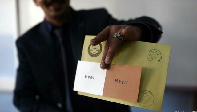 پیشتازی ۵۱.۳۴ درصدی موافقان با شمارش ۹۹ درصد آرای همهپرسی ترکیه پیشتازی ۵۱.۳۴ درصدی موافقان با شمارش ۹۹ درصد آرای همهپرسی ترکیه