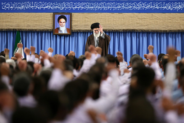 ویدئو / دیدار فرماندهان و جمعی از کارکنان ارتش با رهبر انقلاب
