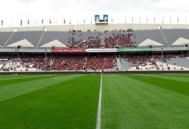 رونمایی از پرچم ۷۰ متری پرسپولیسی‌ها و حضور ۱۰ هزار نفر در آزادی 