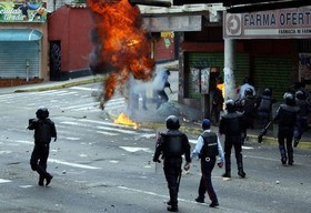 اپوزیسیون ونزوئلا امروز هم به خیابان می‌آید/کشته‌های اعتراضات به ۸ تن رسید