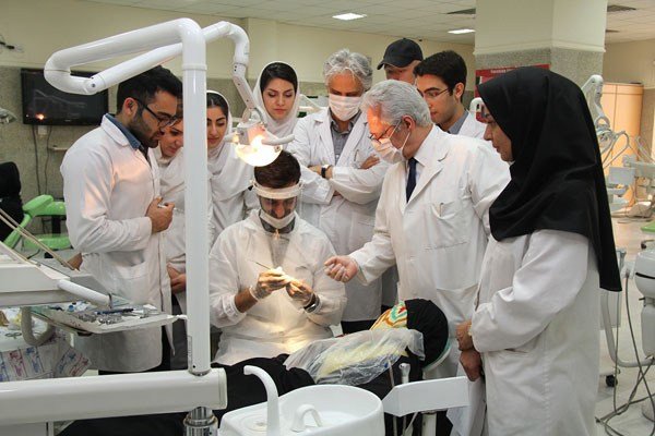 کرونا و مشکلات آموزش عملی رزیدنتهای جراحی  کرونا و مشکلات آموزش عملی رزیدنتهای جراحی