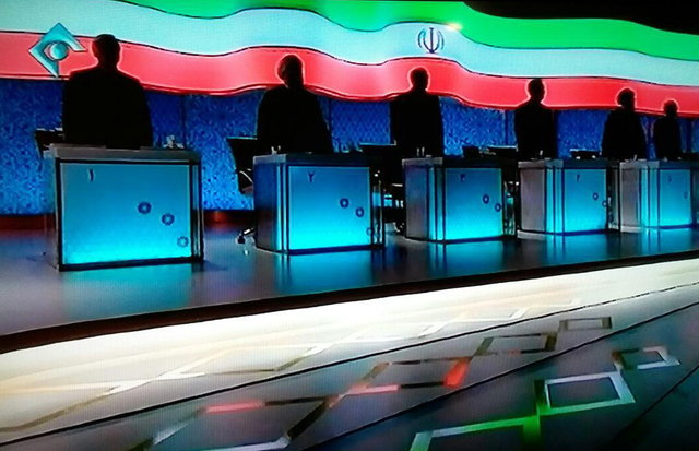 عکس آرشیوی است در مناظره ها به یکدیگر هجوم نبرید!