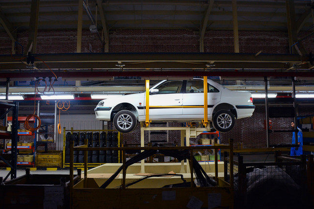 صنعت خودروسازی از حمایت یک‌طرفه دولت خارج شود