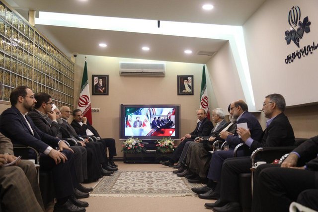 امیدواریم نامزدها در مناظره پایشان را از گلیمشان فراتر نگذارند امیدواریم نامزدها در مناظره پایشان را از گلیمشان فراتر نگذارند