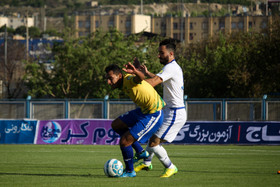 دیدار تیم‌های فوتبال گسترش فولاد و صنعت نفت آبادان