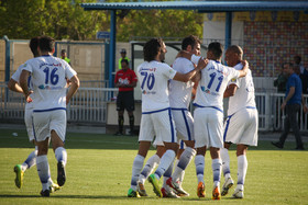 دیدار تیم‌های فوتبال گسترش فولاد و صنعت نفت آبادان