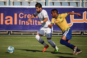 دیدار تیم‌های فوتبال گسترش فولاد و صنعت نفت آبادان