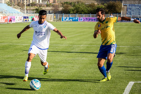 دیدار تیم‌های فوتبال گسترش فولاد و صنعت نفت آبادان