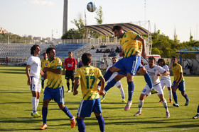 دیدار تیم‌های فوتبال گسترش فولاد و صنعت نفت آبادان