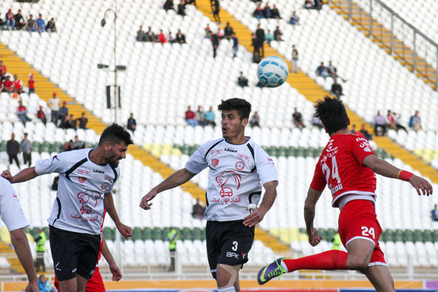 درگیری شدید دایی و قلعه‌نویی و شعار هواداران تراکتورسازی علیه آجرلو