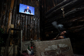 تماشای دومین مناظره تلویزیونی نامزد های انتخابات ریاست جمهوری در اهواز