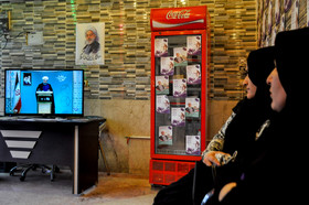 تماشای دومین مناظره تلویزیونی نامزد های انتخابات ریاست جمهوری در بیرجند