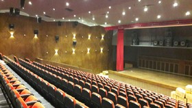 اولین عکس‌ها از سینمایی در آستانه‌ی افتتاح