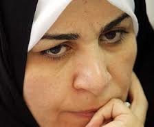 سیاه نشان دادن چهار سال فعالیت یک دولت تضعیف نظام نیست؟