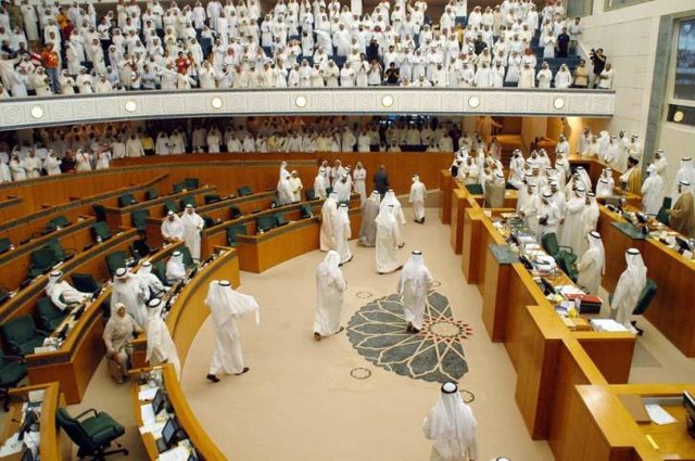 تظاهرات کویتی‌ها در اعتراض به بن بست سیاسی موجود