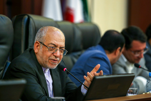 پاسخ نعمتزاده به اتهام داشتن ۱۸ پتروشیمی/تنها فکر و ایده با من است سفر محمدرضا نعمت زاده، وزیر صنعت و معدن به استان مرکزی