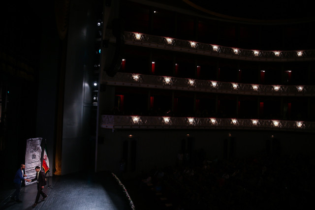 کار را به دانشجویان بسپارید!