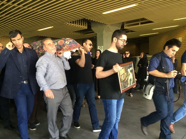 او رنجید اما کسی را نرنجاند