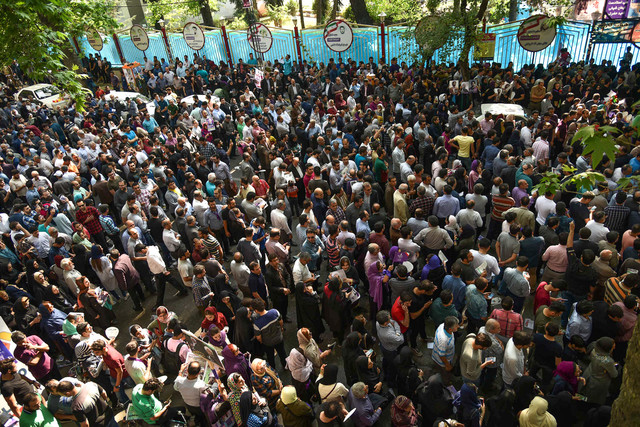 جزئیات طرح ساماندهی تجمعات تجمع حامیان روحانی در مسیر منتهی به محل سخنرانی به دلیل پر شدن سالن - ساری