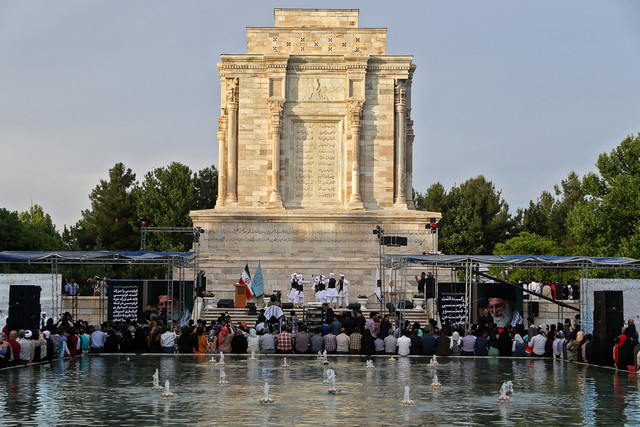 عکس از آرشیو رویداد بزرگ حکیم توس در آرامگاه فردوسی