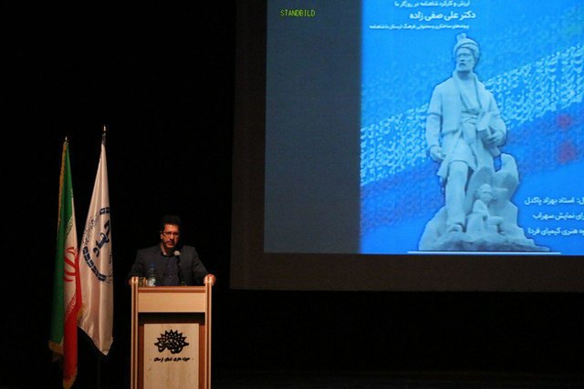 شاهنامه سخنگوی اول فرهنگ و ادب فارسی است شاهنامه سخنگوی اول فرهنگ و ادب فارسی است