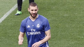 کریم بنزما:‌ دروغ‌های والبوئنا مرا دیوانه می‌کند