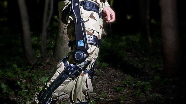 اسکلت عضلانی خارجی برای روشن کردن مسیر سربازان اسکلت عضلانی خارجی برای روشن کردن مسیر سربازان