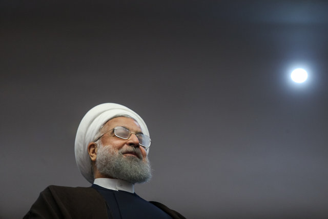 راه ایستادگی در برابر فشار اقتصادی بدخواهان، تکیه بر خداوند است راه ایستادگی در برابر فشار اقتصادی بدخواهان، تکیه بر خداوند است
