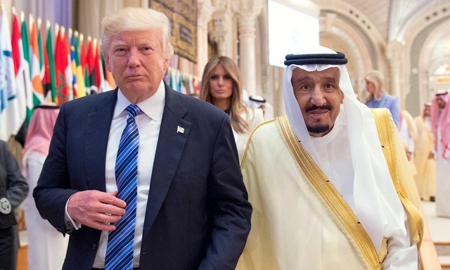 ترامپ: پادشاه عربستان بدون ما "دو هفته" هم دوام نمیآورد ترامپ: پادشاه عربستان بدون ما "دو هفته" هم دوام نمیآورد