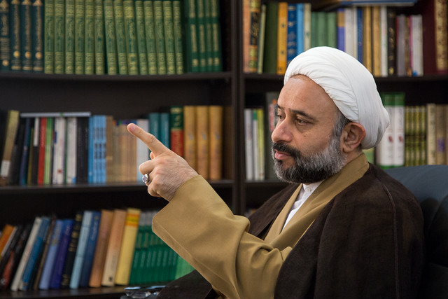 نظر نقویان درباره دخترانی که کشف حجاب کردند حجتالاسلام و المسلمین ناصر نقویان