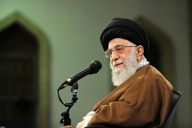 پاسخ رهبر انقلاب به استفتاء درباره سقط جنین مراسم شب خاطره دفاع مقدس با حضور مقام معظم رهبری