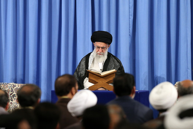 جوانها وارد عرصهی قرآنخوانی، بخصوص حفظ قرآن بشوند جوانها وارد عرصهی قرآنخوانی، بخصوص حفظ قرآن بشوند