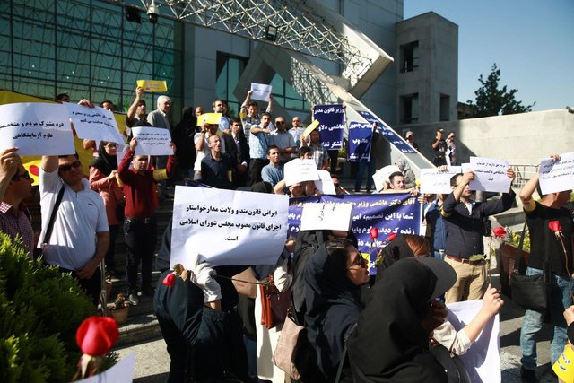 تجمع فارغالتحصیلان علوم آزمایشگاهی در حمایت از آییننامه وزارت بهداشت  تجمع فارغالتحصیلان علوم آزمایشگاهی در حمایت از آییننامه وزارت بهداشت