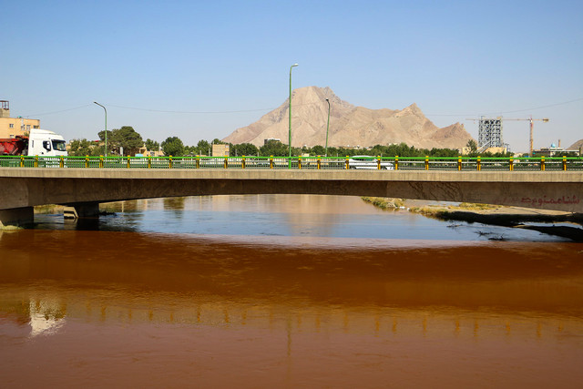 آب زاینده رود به باغات هم نمی‌رسد 