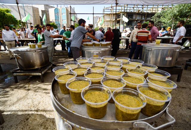 آیین پخت آش باران در برزک آیین پخت آش باران در برزک