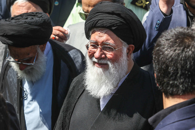انقلاب باید در فضای مبارزه تداوم پیدا کند